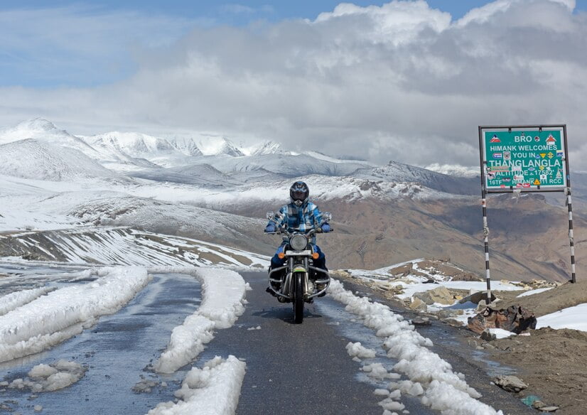 biker-summit-tanglang-la-pass-is-second-highest-motorable-road-world_63726-440